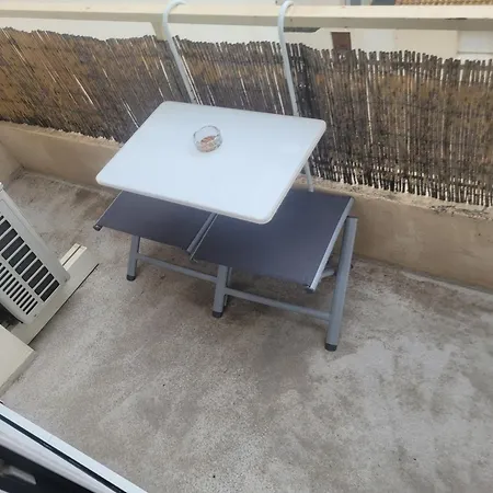 Apparemment Proche De La Daire